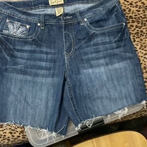 EARL JEANS cutoffs Awesome pocket decoration with. Bling size 14womens